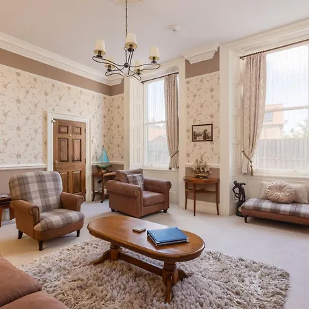 Mariners Hall - Elegant Close To Town Centre בית נופש