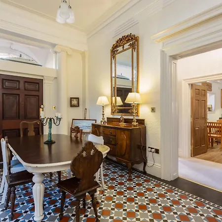 Mariners Hall - Elegant Close To Town Centre