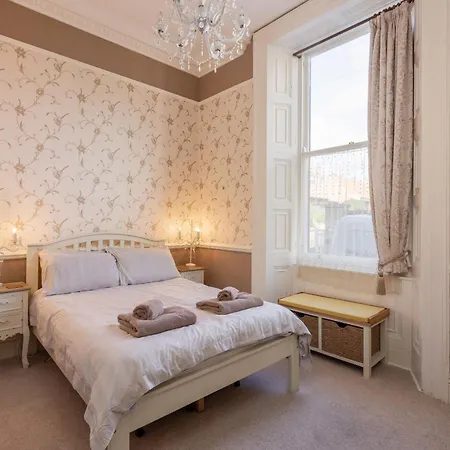 בית נופש Mariners Hall - Elegant Close To Town Centre *