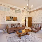 Mariners Hall - Elegant Close To Town Centre Whitby