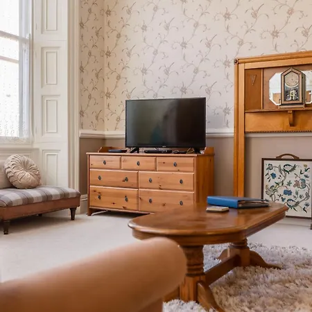 Mariners Hall - Elegant Close To Town Centre بيت للعطل ويتبي