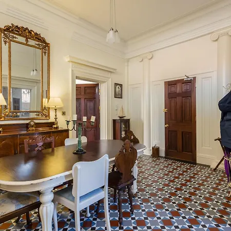 Mariners Hall - Elegant Close To Town Centre 度假居