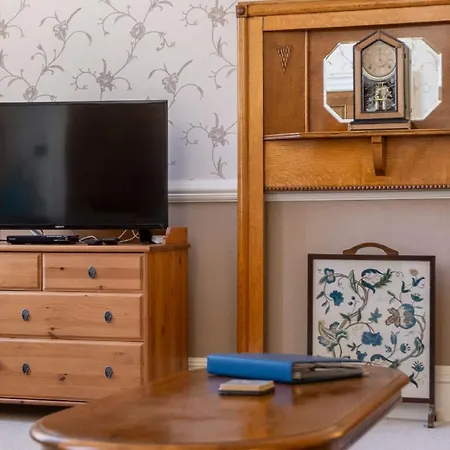 Mariners Hall - Elegant Close To Town Centre