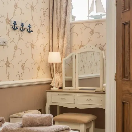 Mariners Hall - Elegant Close To Town Centre