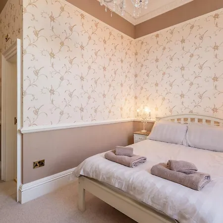 Mariners Hall - Elegant Close To Town Centre 度假居