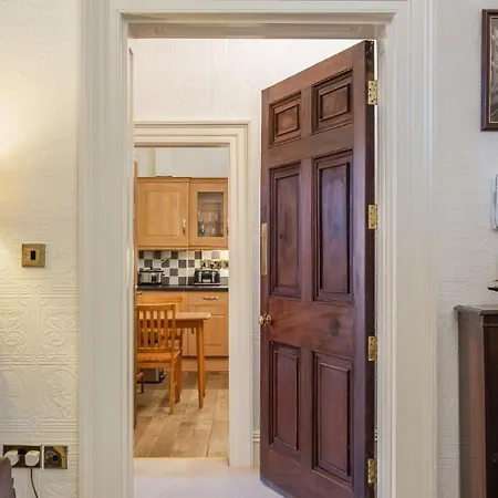 度假居 Mariners Hall - Elegant Close To Town Centre 惠特比