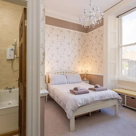 Mariners Hall - Elegant Close To Town Centre *