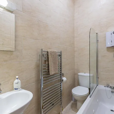 Mariners Hall - Elegant Close To Town Centre بيت للعطل ويتبي