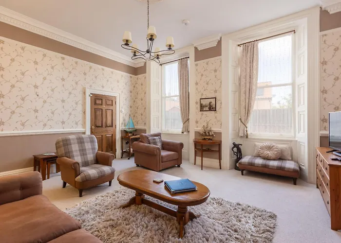 Mariners Hall - Elegant Close To Town Centre Casa de Férias