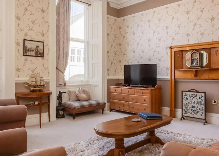 Casa de Férias Mariners Hall - Elegant Close To Town Centre