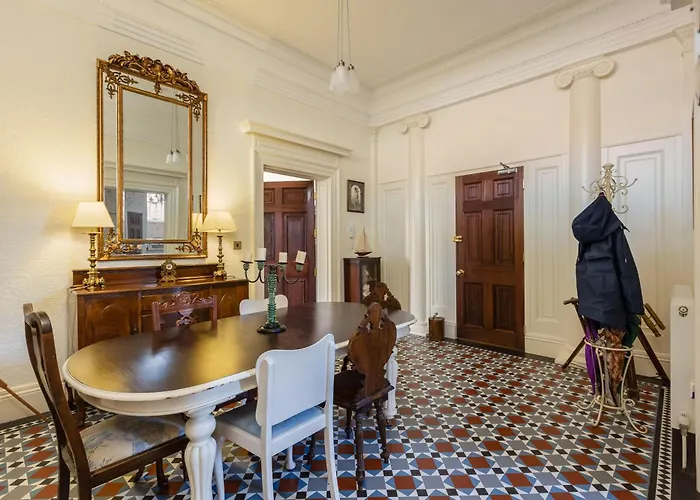 Mariners Hall - Elegant Close To Town Centre Casa de Férias