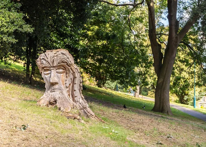 Mariners Hall - Elegant Close To Town Centre Whitby