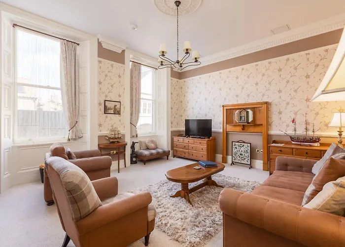 Mariners Hall - Elegant Close To Town Centre Casa de Férias