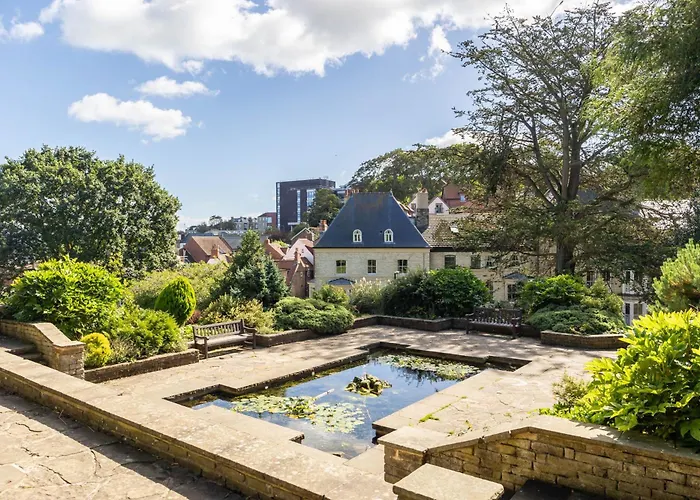 Mariners Hall - Elegant Close To Town Centre Whitby
