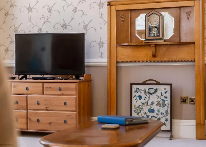 Mariners Hall - Elegant Close To Town Centre