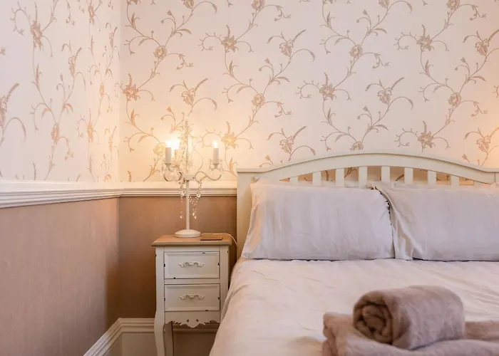 Mariners Hall - Elegant Close To Town Centre *