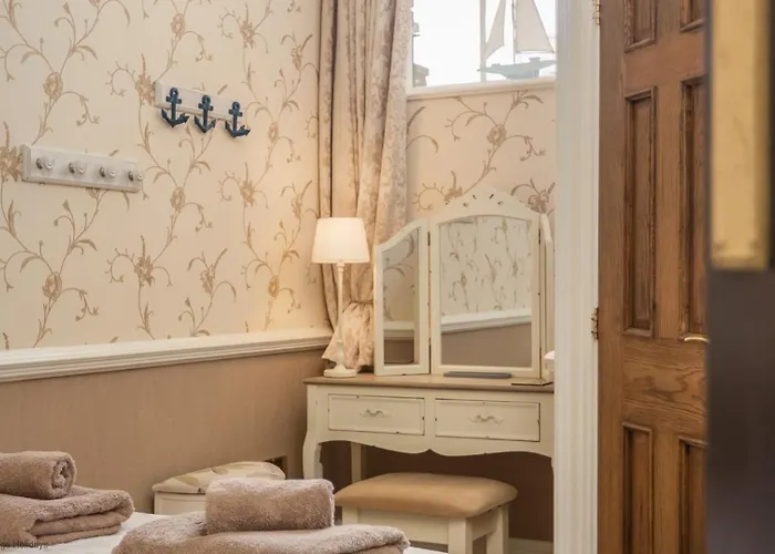 Mariners Hall - Elegant Close To Town Centre