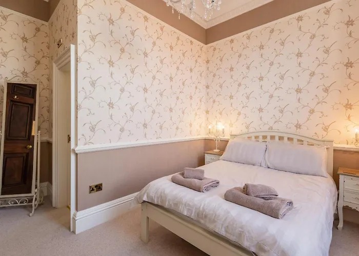 Mariners Hall - Elegant Close To Town Centre Casa de Férias