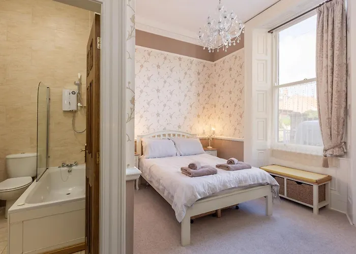 Mariners Hall - Elegant Close To Town Centre *