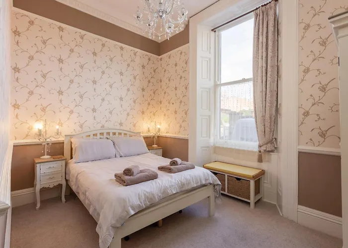 Casa de Férias Mariners Hall - Elegant Close To Town Centre *